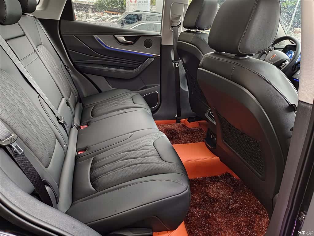 Hongqi HS5, 2025 11