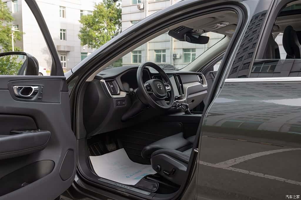Volvo XC60, 2018 все фото