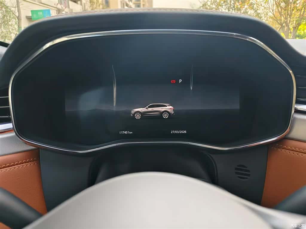 Jaguar F-PACE, 2025 12