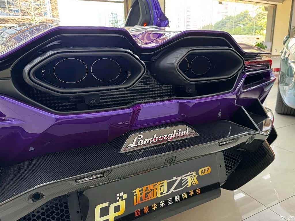Lamborghini Revuelto, 2025 7