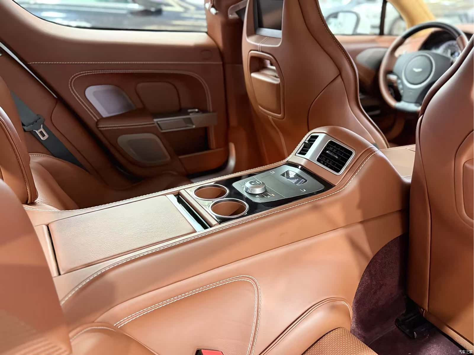Aston Martin Rapide, 2015 9