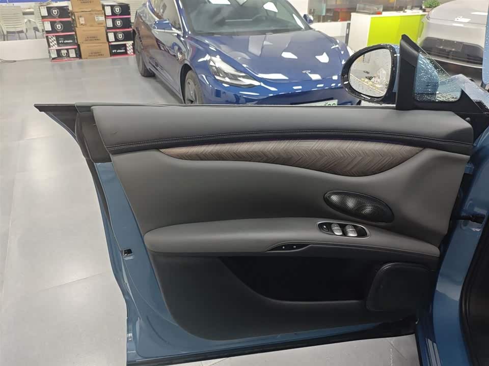 IM Motors Zhiji LS6 IM Motors Zhiji LS6