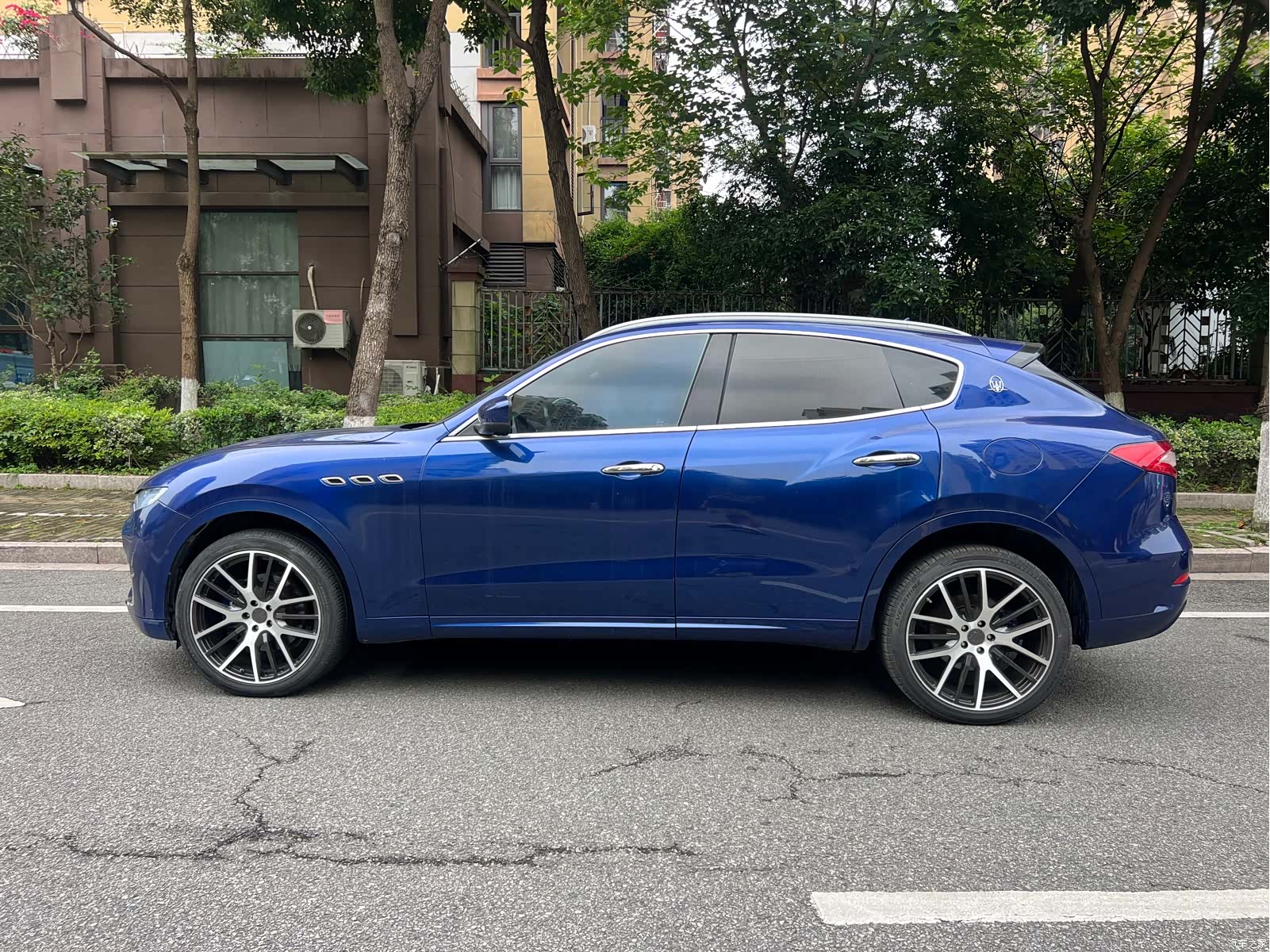 Maserati Levante, 2016 все фото