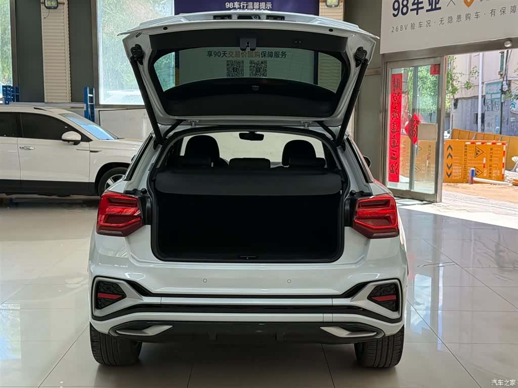 Audi Q2L, 2023 22