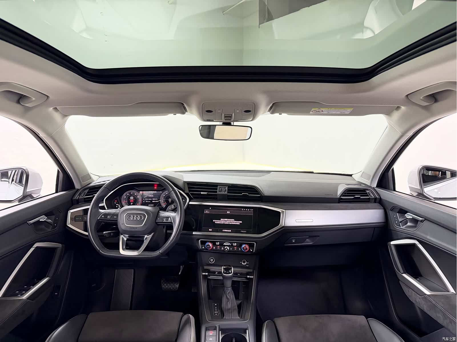 Audi Q3, 2022 11