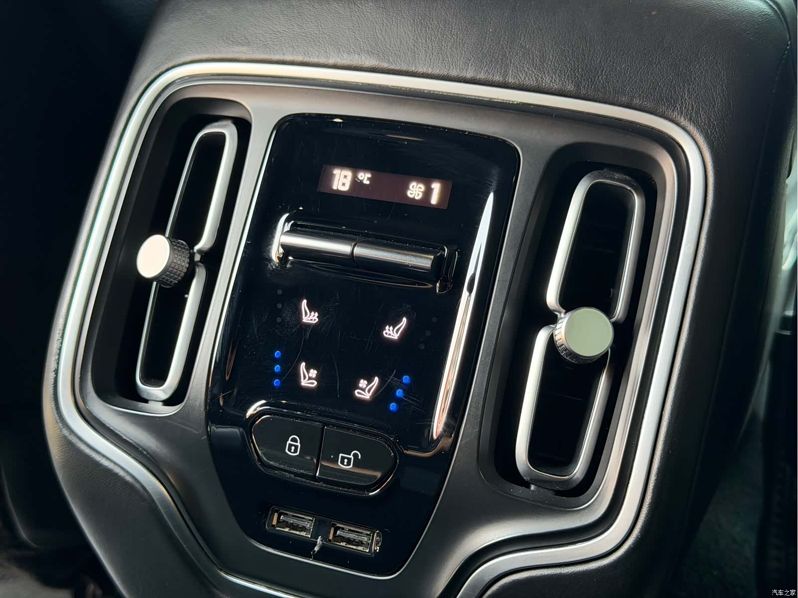 Aston Martin DBX, 2021 12
