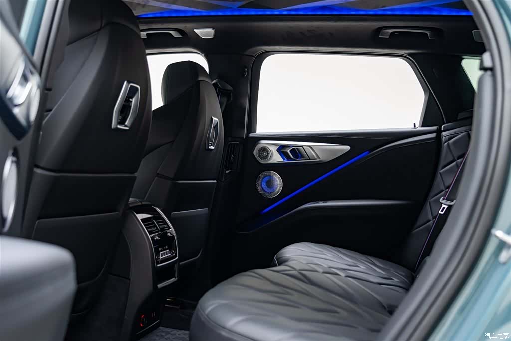 BMW XM, 2025 13