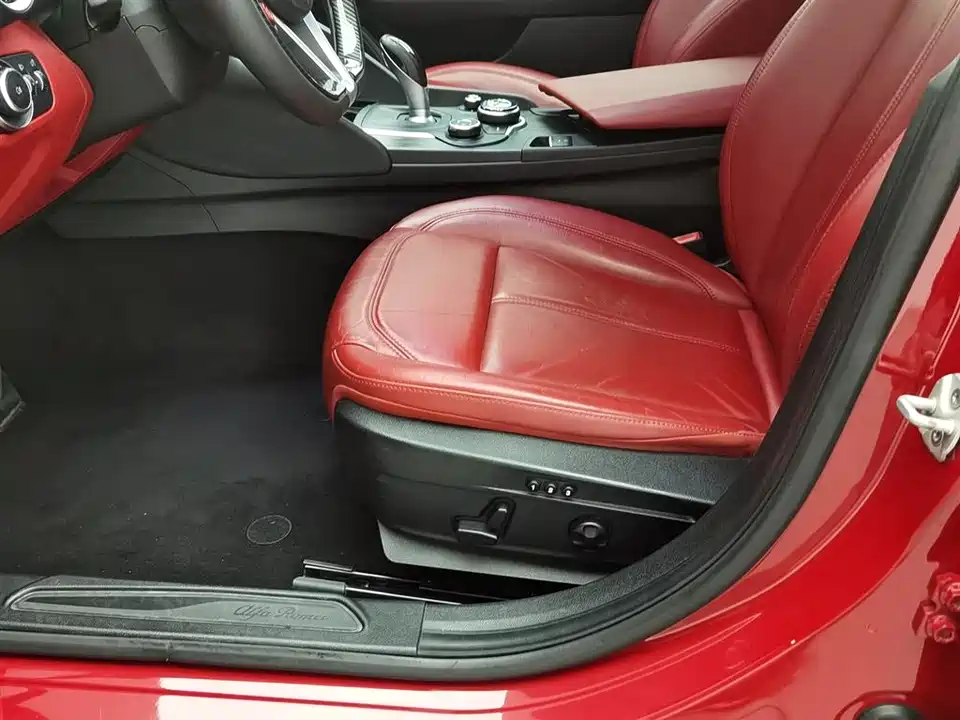 Alfa Romeo Giulia Alfa Romeo Giulia