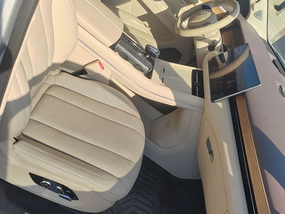 AITO Ask the world M7