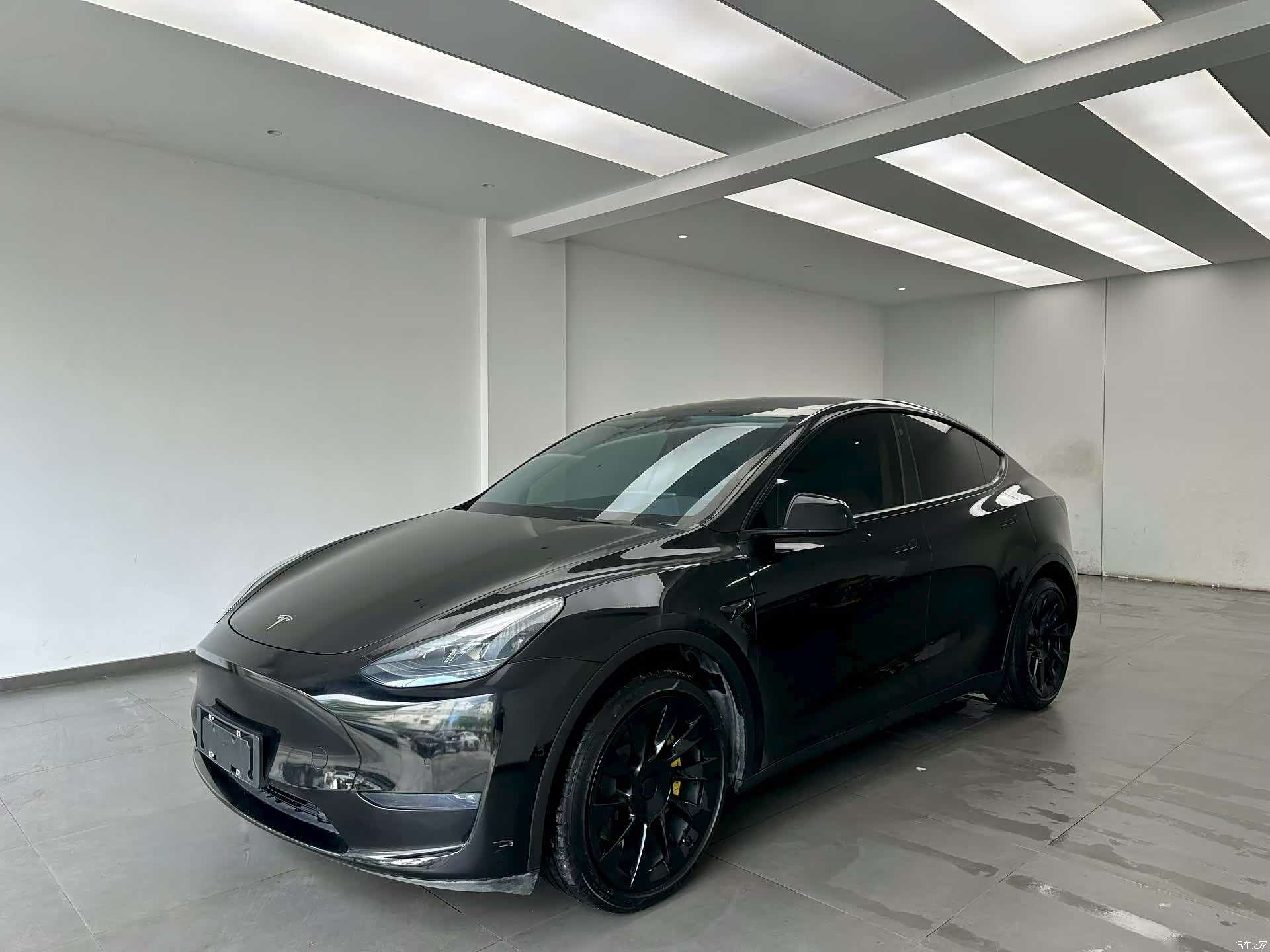 Tesla Model Y, 2021 1