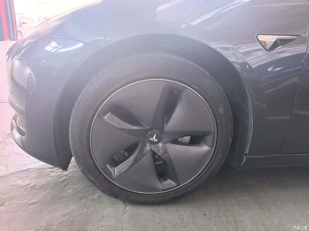 Tesla Model 3, 2019 23