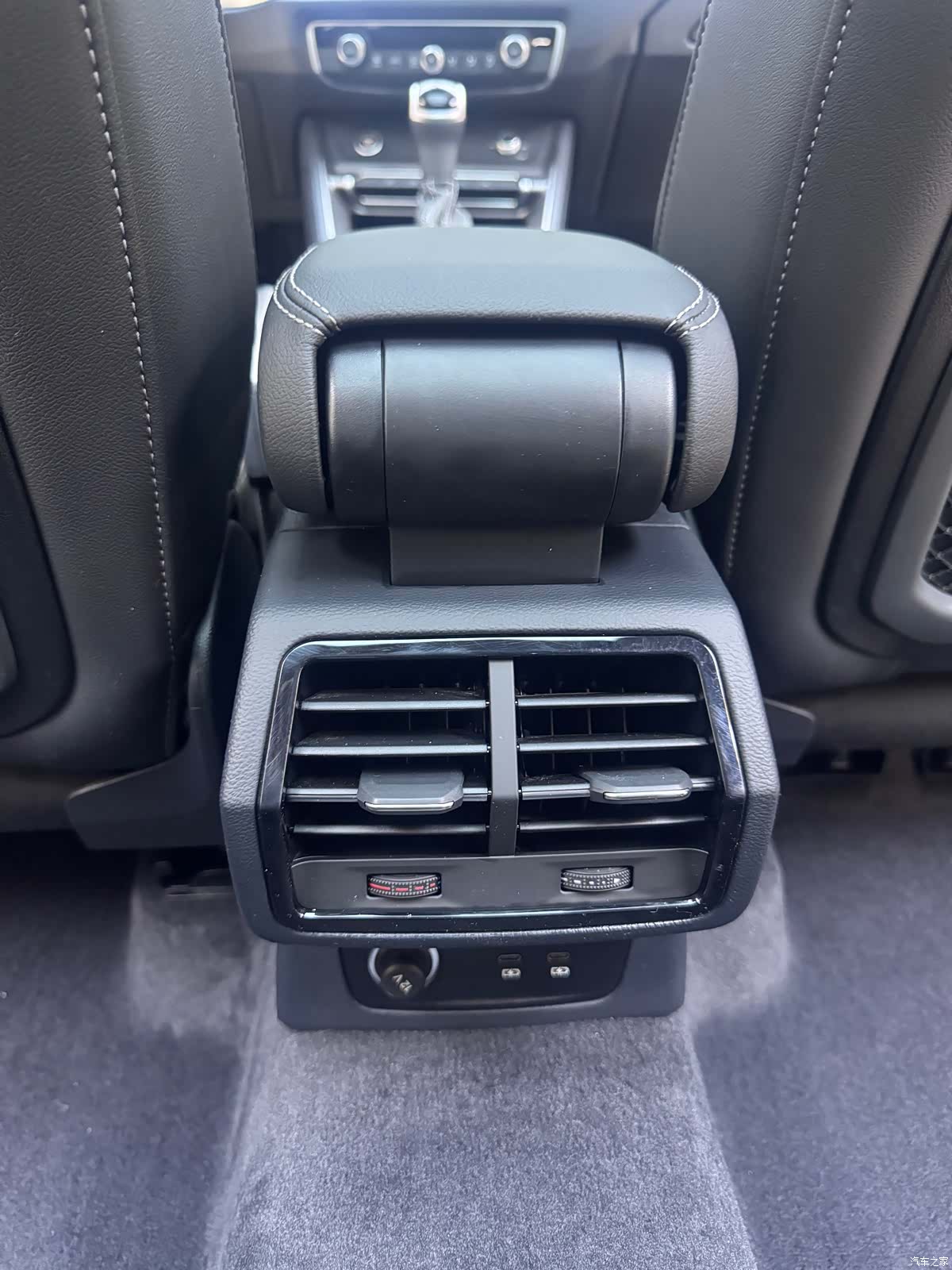 Audi Q3, 2022 10