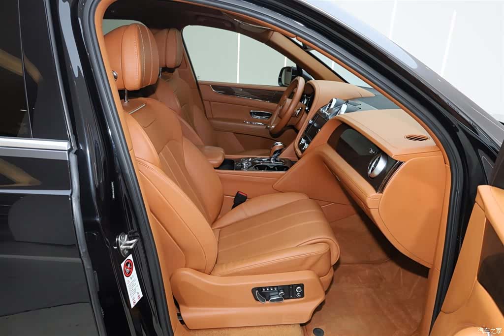 Bentley Bentayga, 2018 14