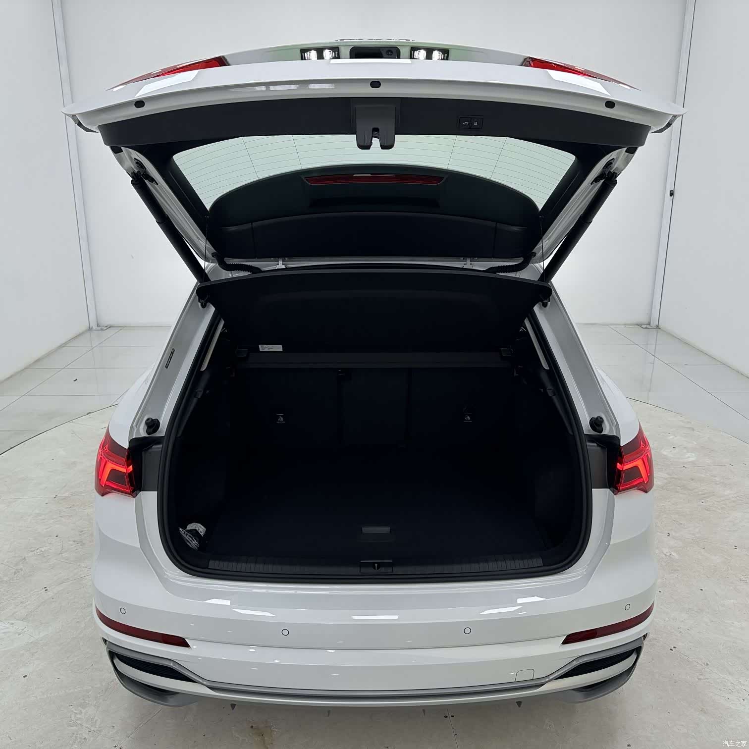 Audi Q3, 2023 16