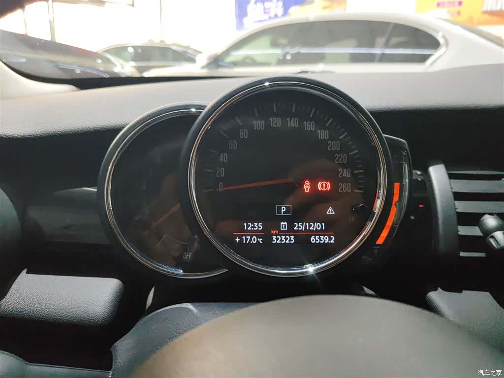 Mini ONE, 2019 4
