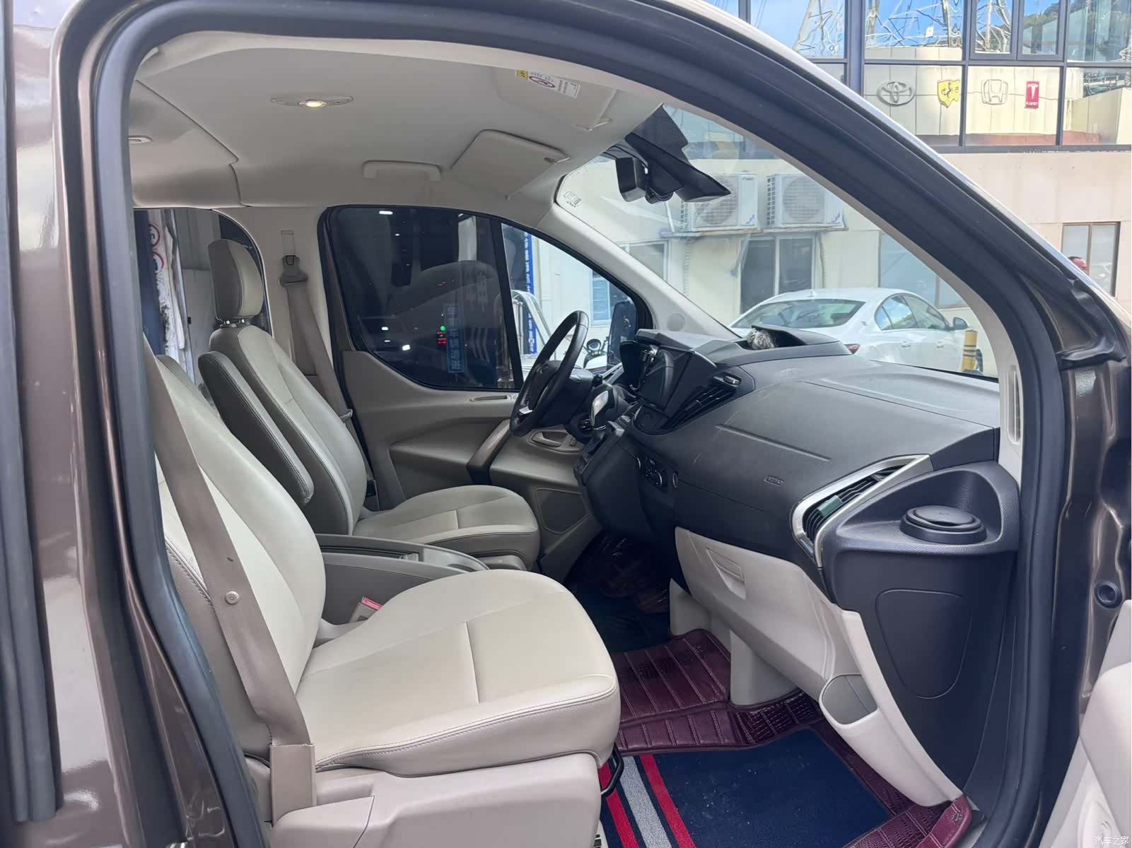 Ford Tourneo, 2017 9