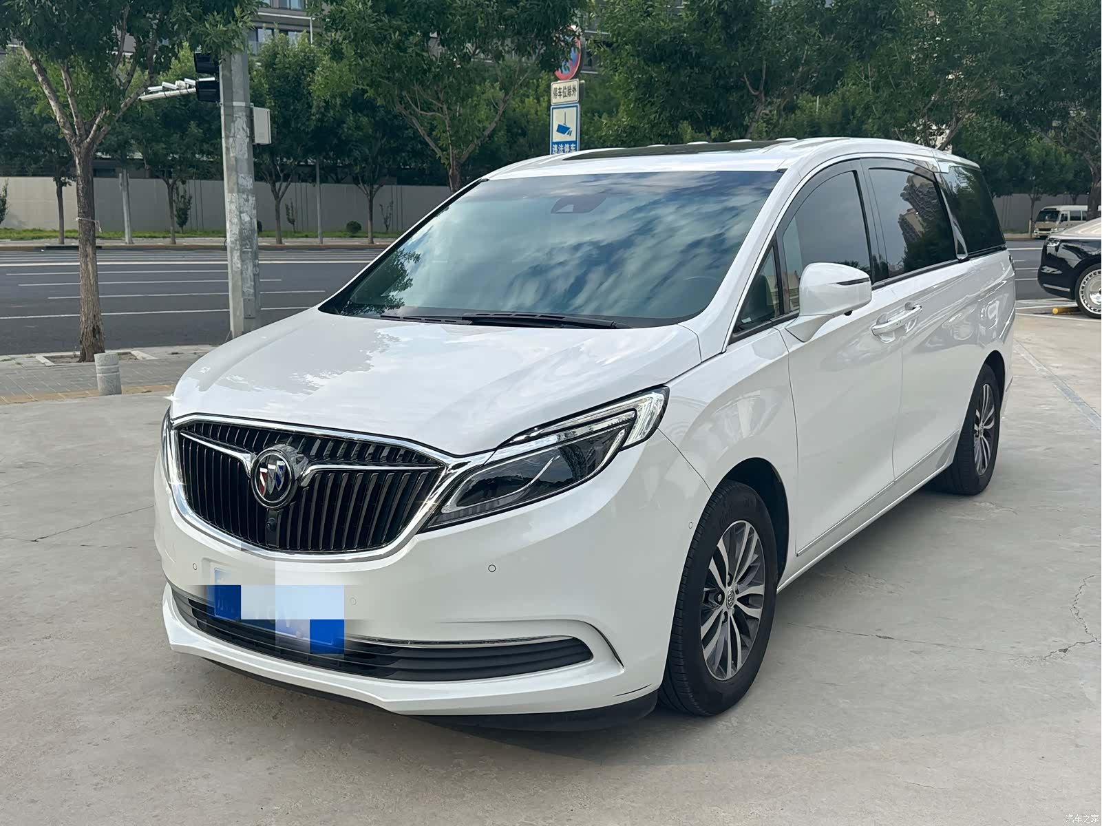 Buick GL8, 2019 1