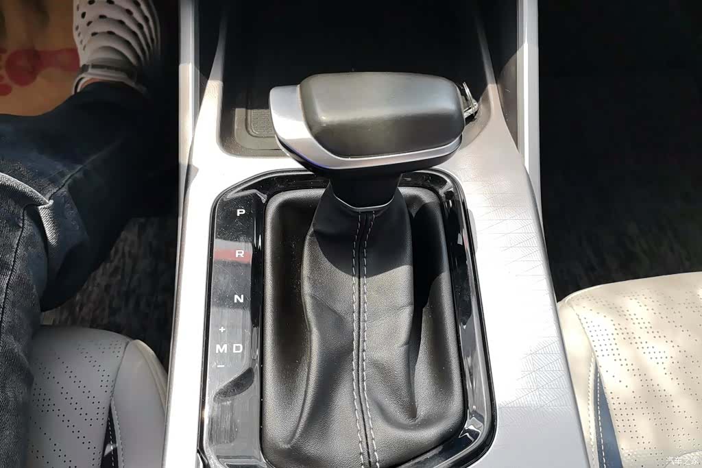 Geely Emgrand, 2021 16