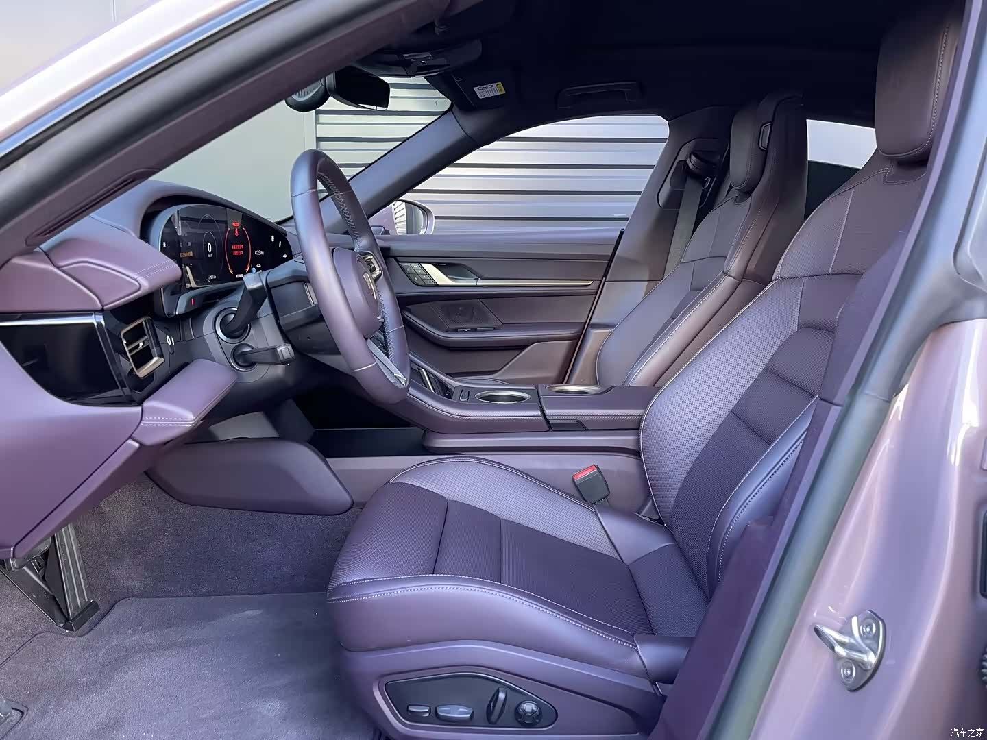 Porsche Taycan, 2023 10