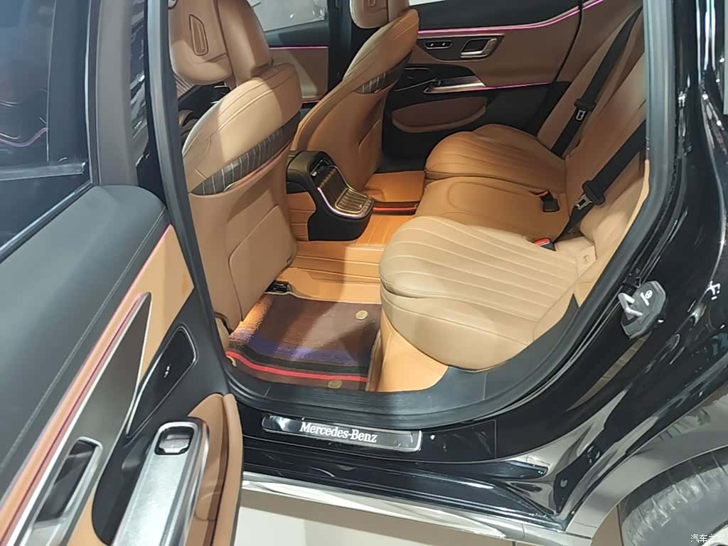 Mercedes-Benz E-Class, 2024 17