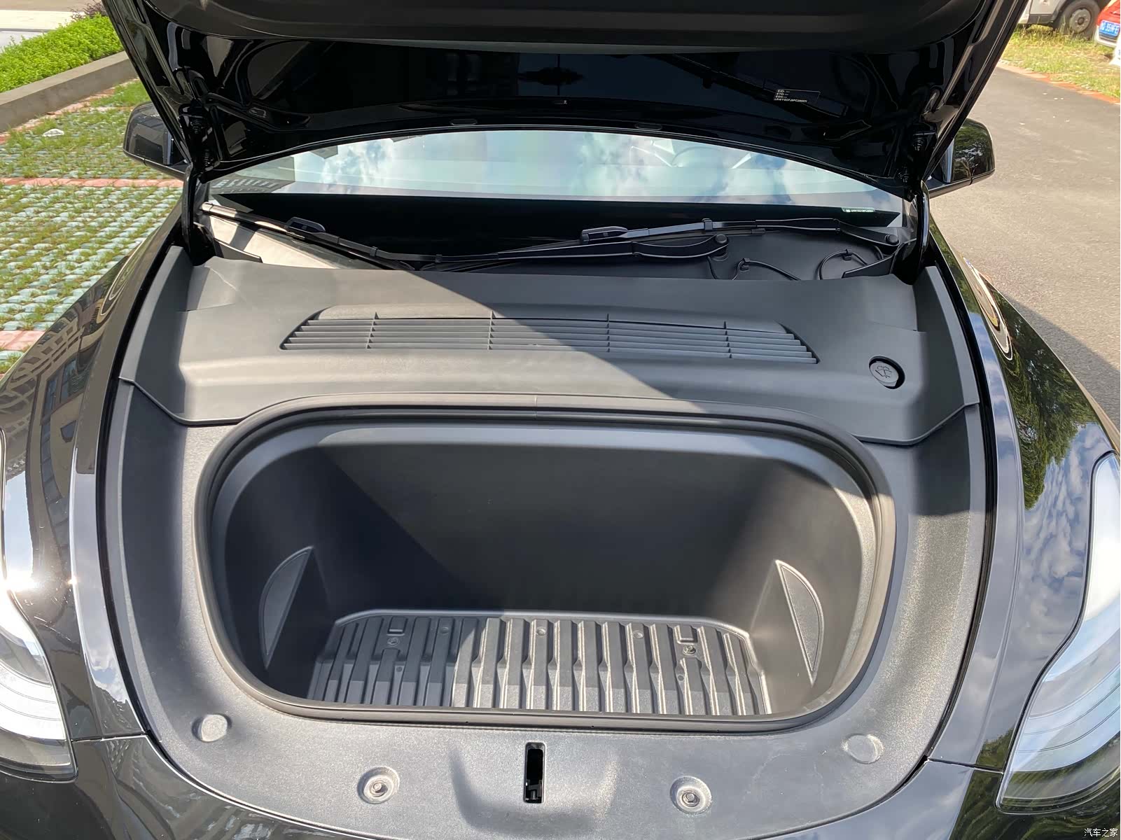 Tesla Model Y, 2023 15