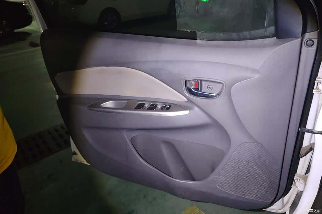 Toyota GL-i, 2012 7