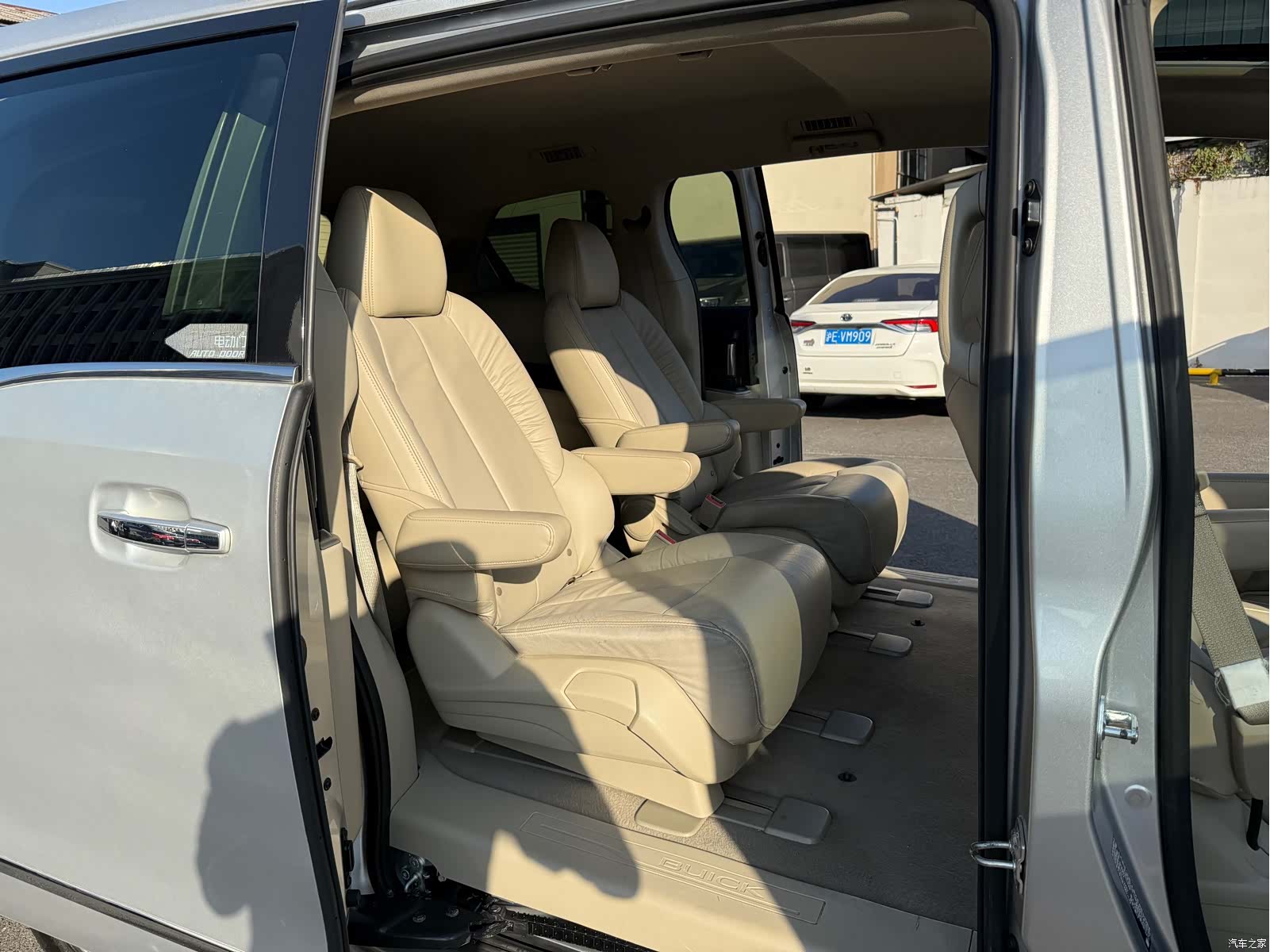 Buick GL8, 2019 21