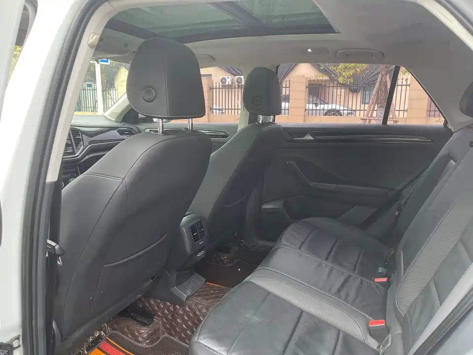 Volkswagen T-ROC exploring Songs