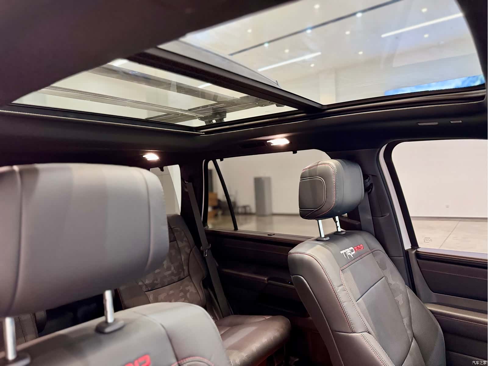 Toyota Sequoia, 2025 12