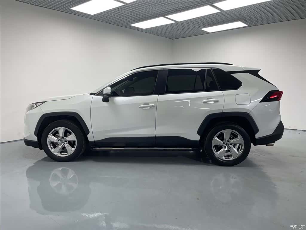 Toyota RAV4, 2021 4