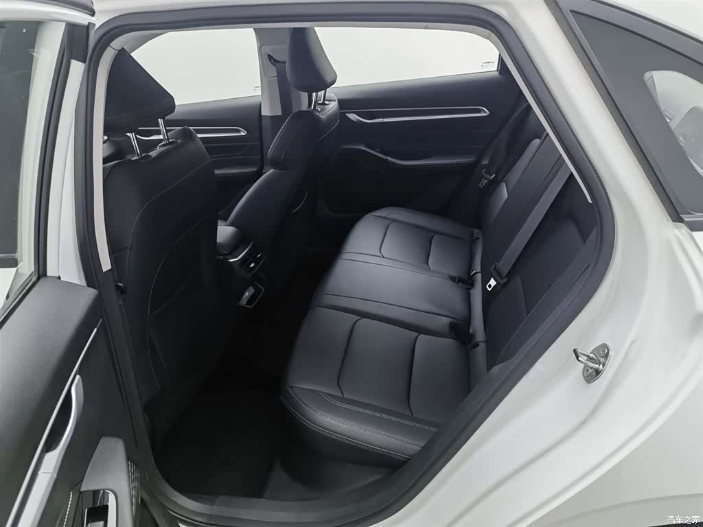 Geely Emgrand, 2025 15