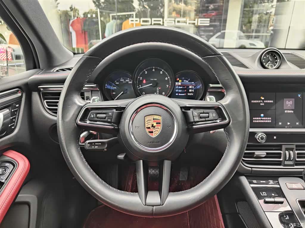 Porsche Macan, 2024 11