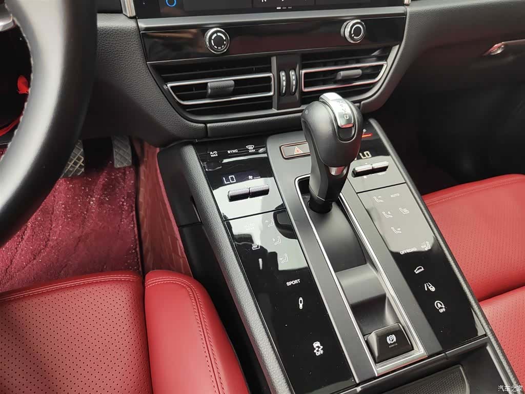 Porsche Macan, 2024 10