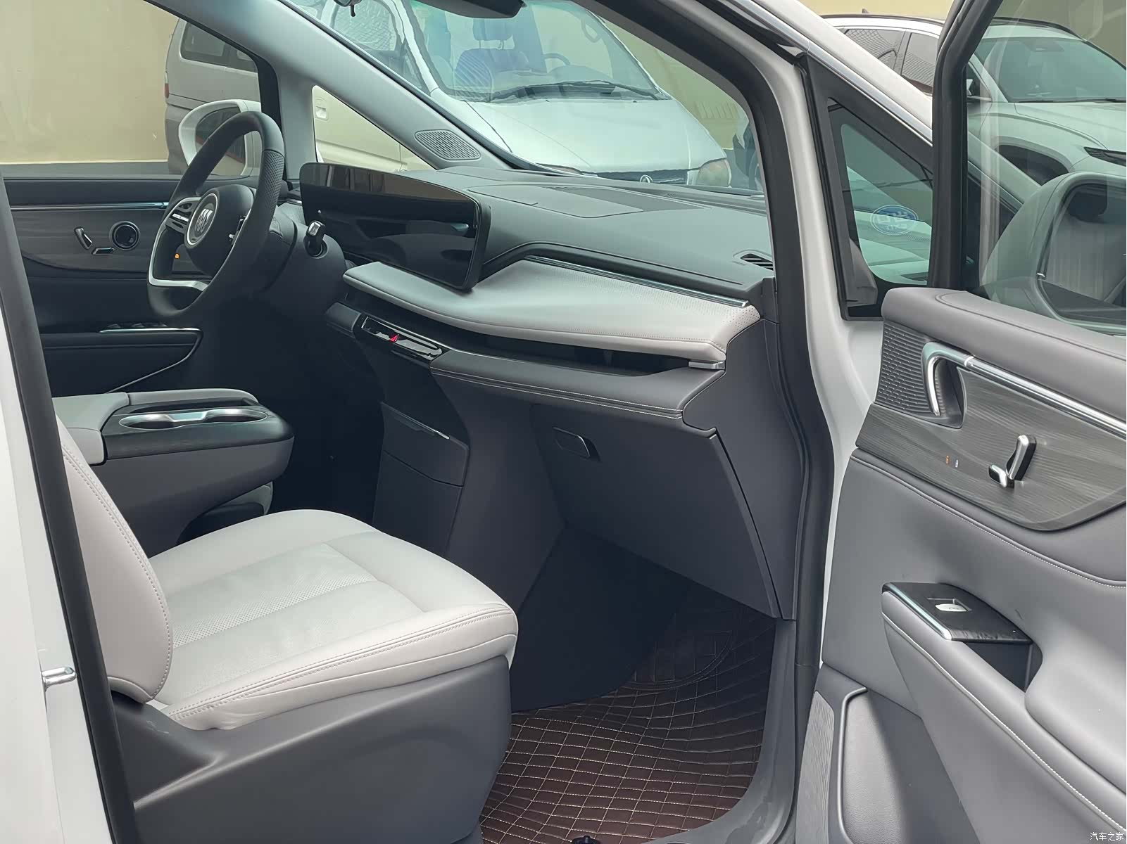 Buick GL8, 2025 9