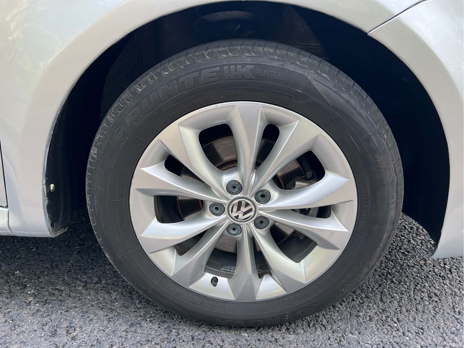 Volkswagen Lavida, 2011 31
