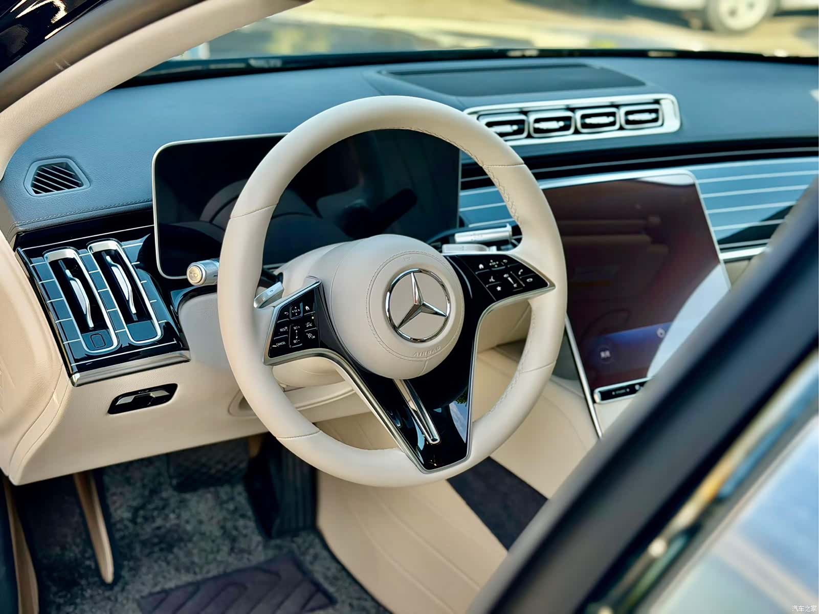 Mercedes-Benz S-Class, 2023 4