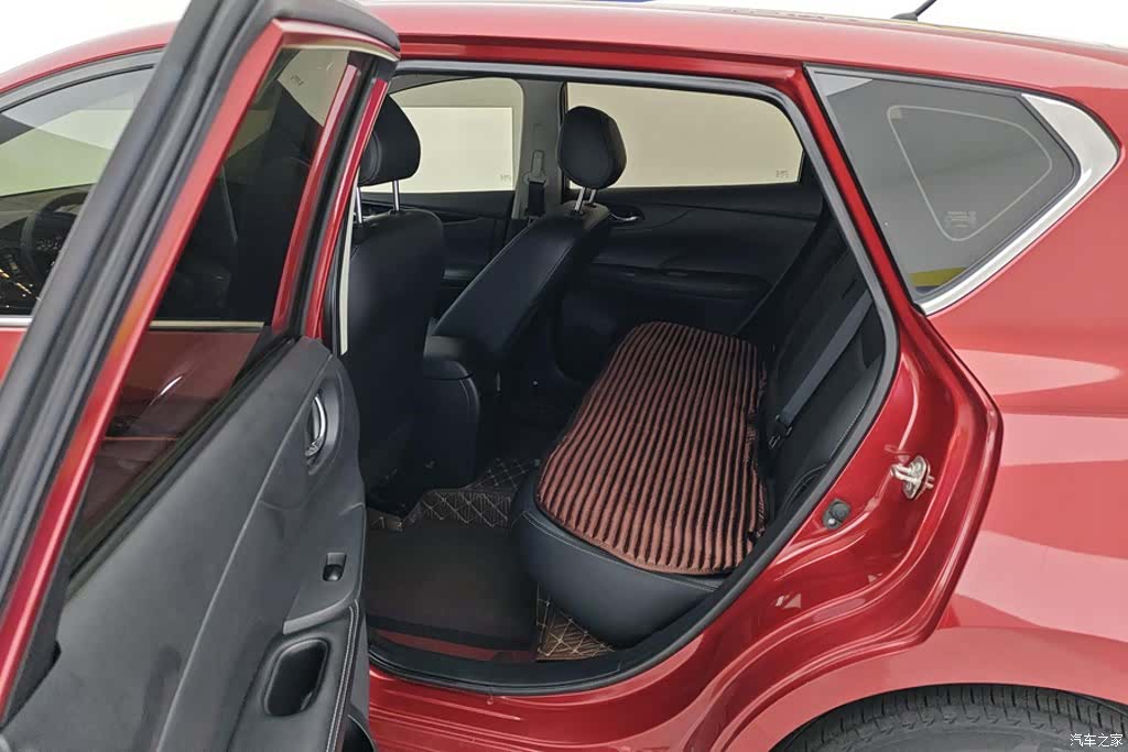 Nissan Tiida, 2019 11