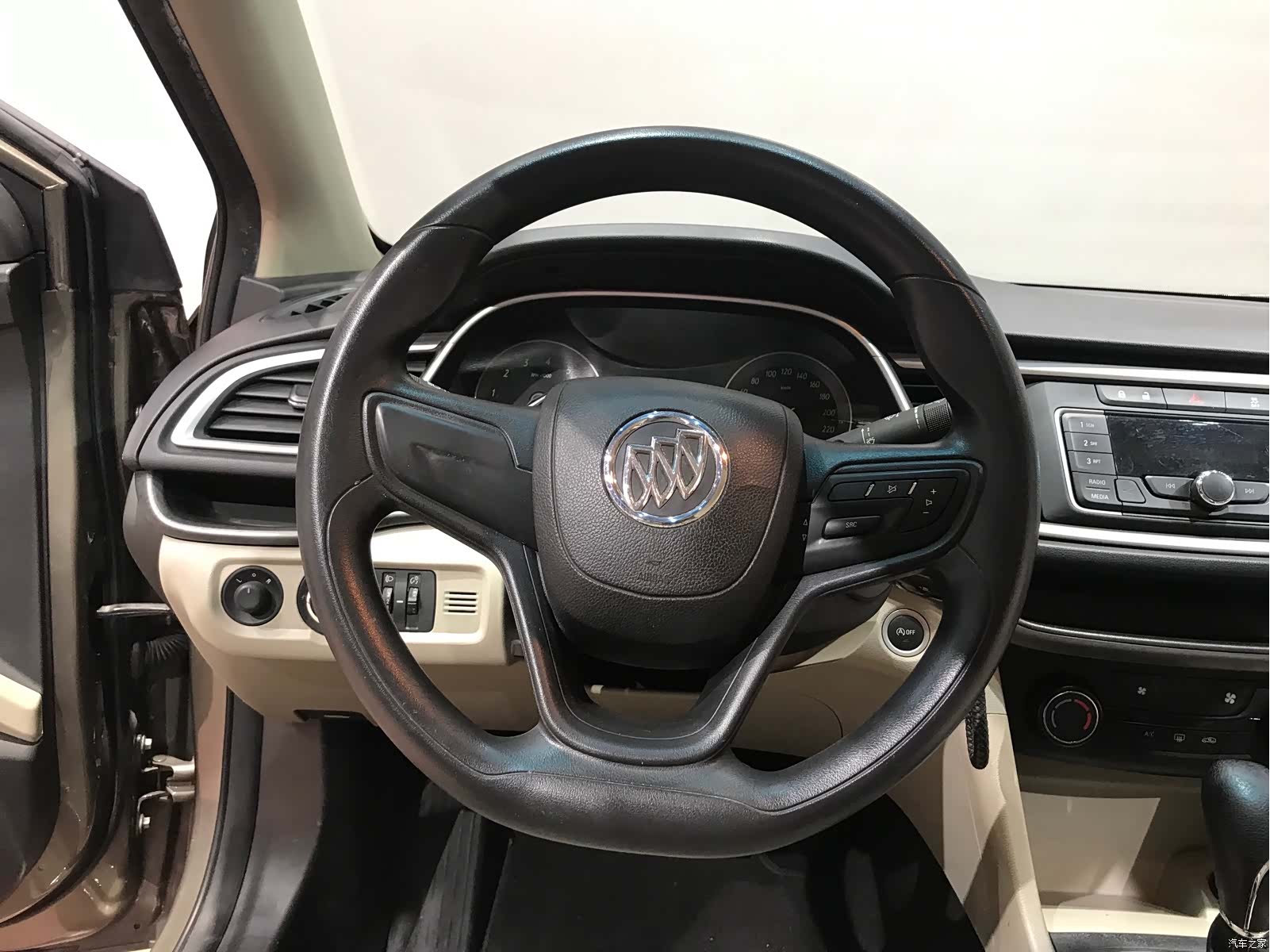 Buick 15N, 2018 32