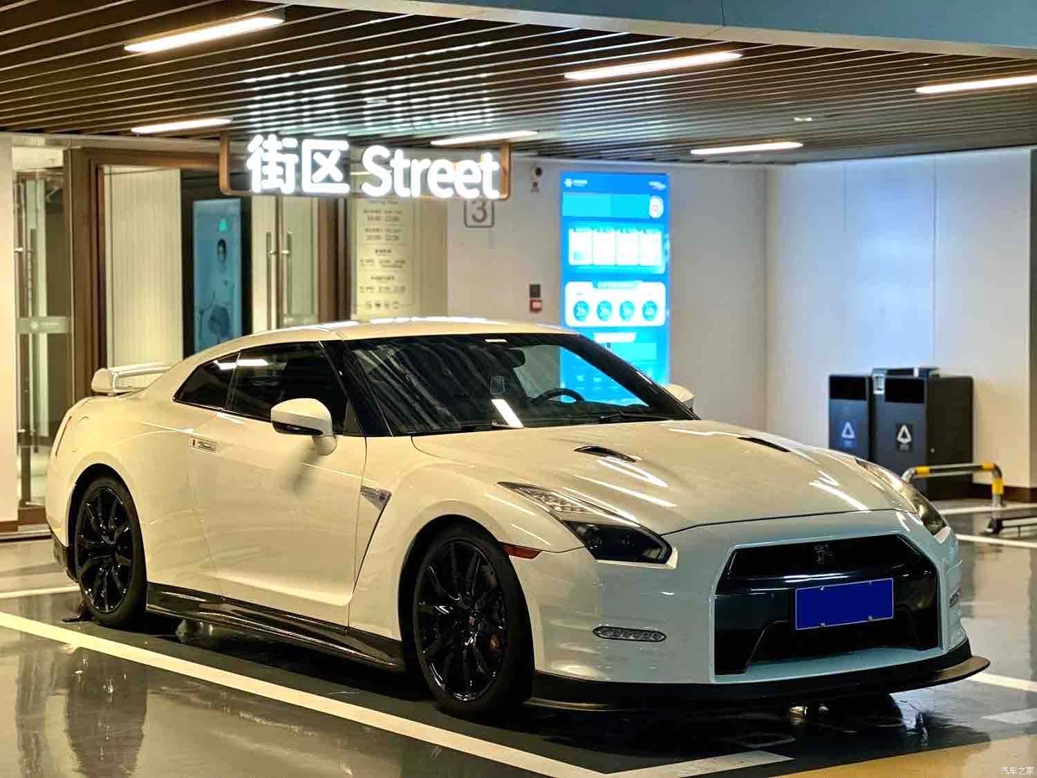 Nissan GT-R, 2011 3