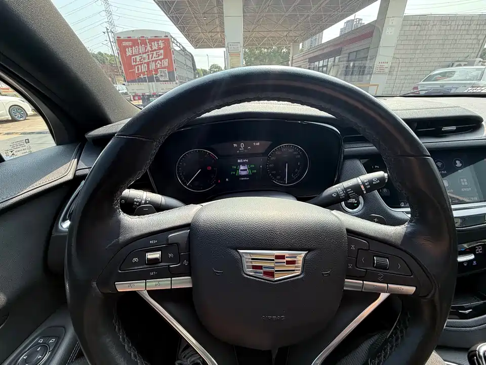 Cadillac XT6