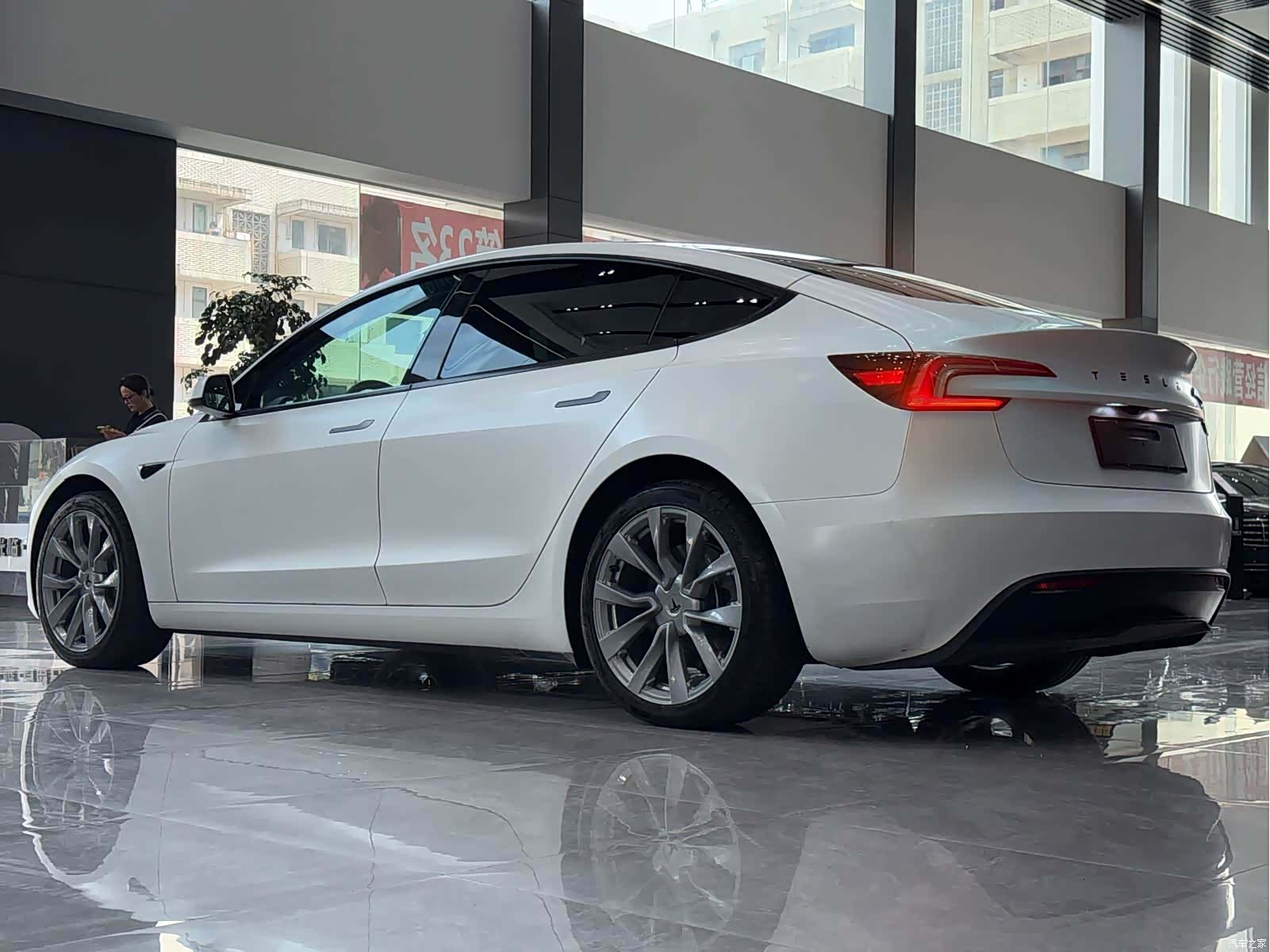 Tesla Model 3, 2023 10