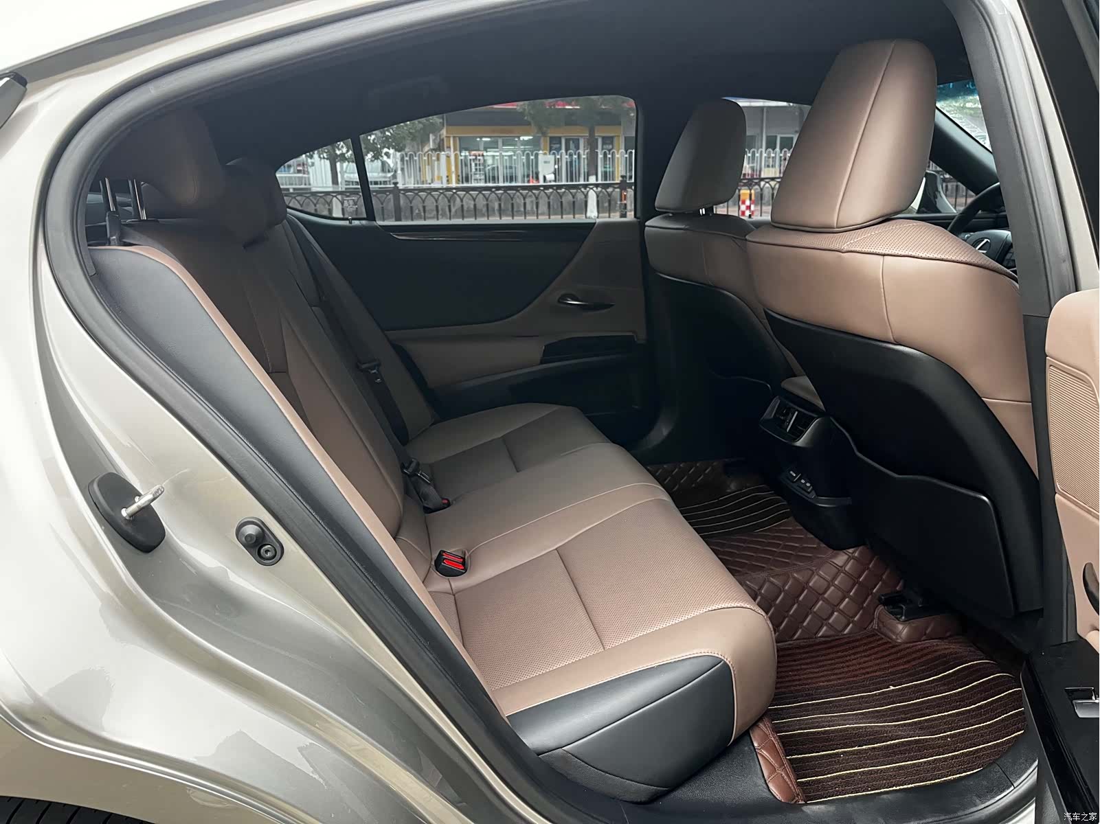 Lexus ES, 2023 10