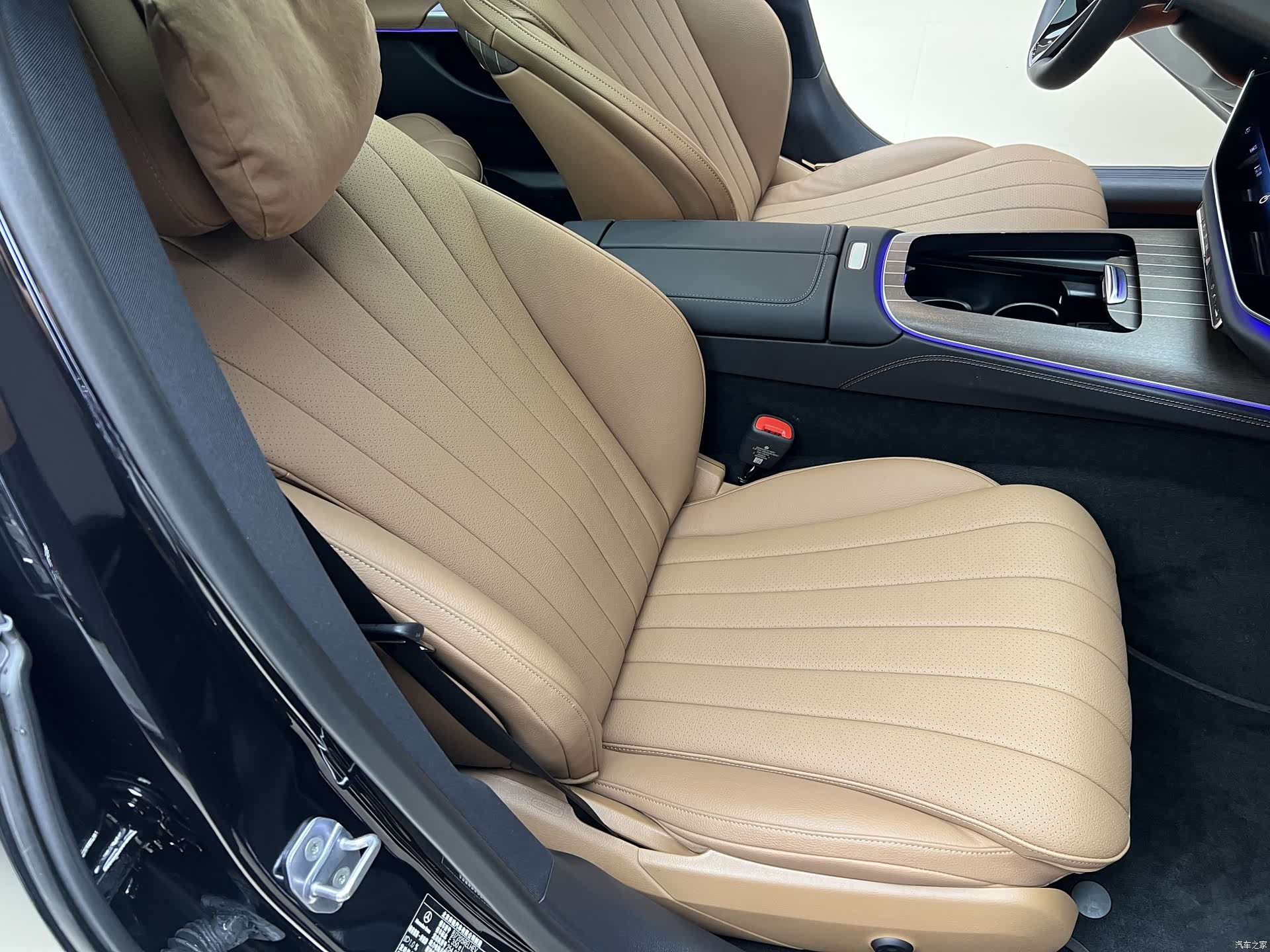 Mercedes-Benz E-Class, 2025 14