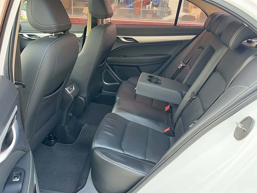 Geely Emgrand, 2018 13