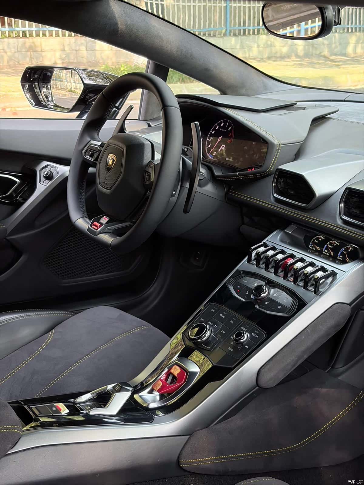 Lamborghini Huracán, 2015 4