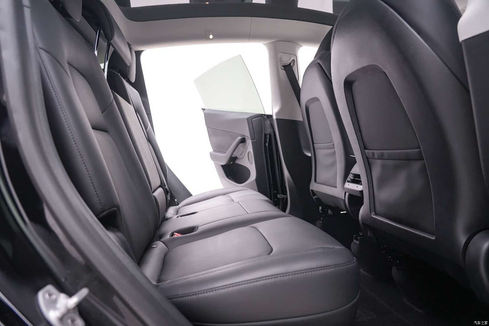 Tesla Model Y, 2022 25
