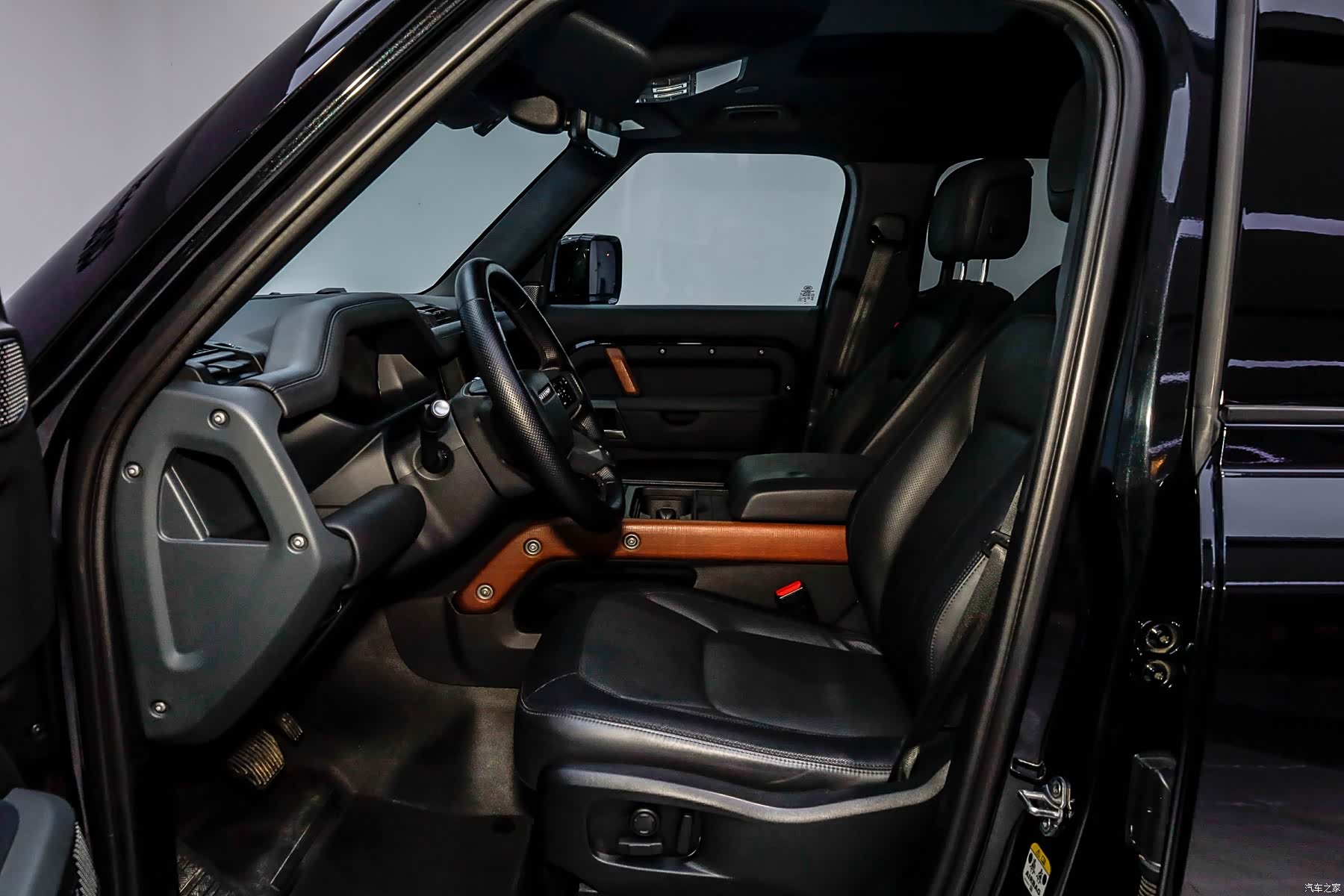 Land Rover Defender, 2023 25