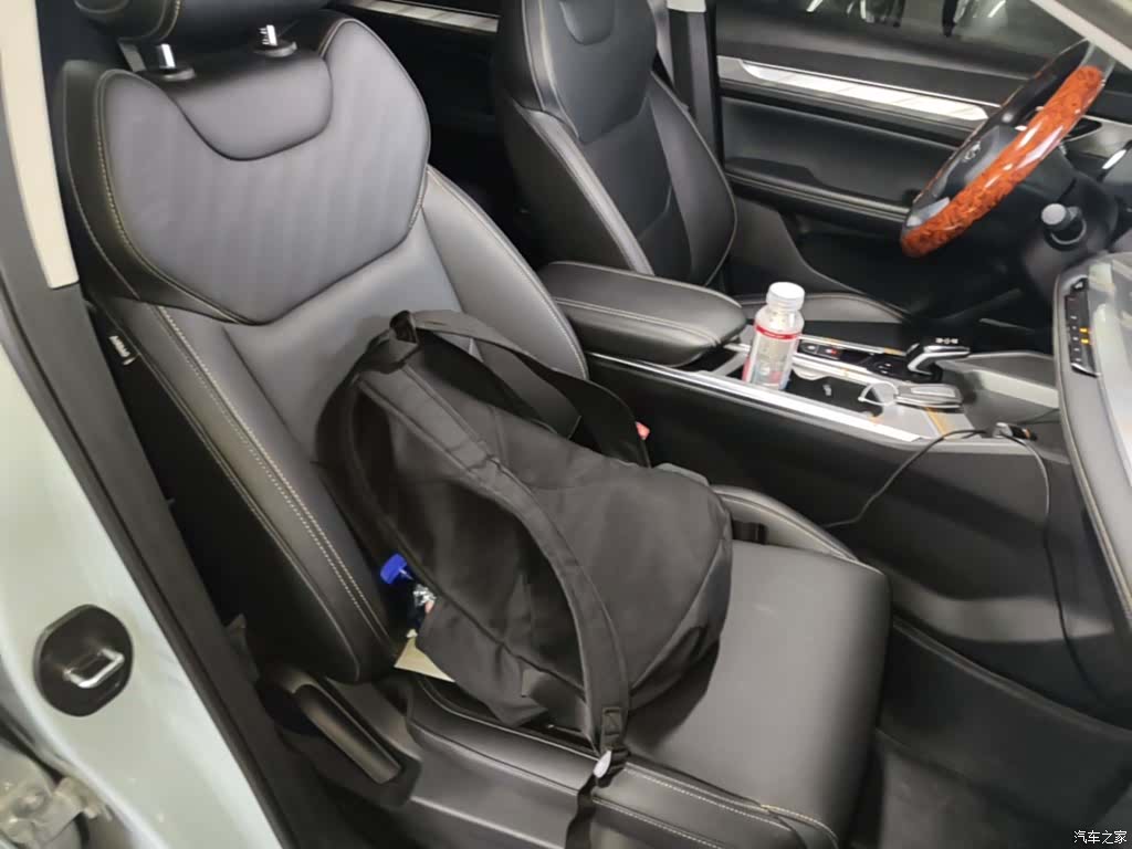 Geely Emgrand, 2023 25