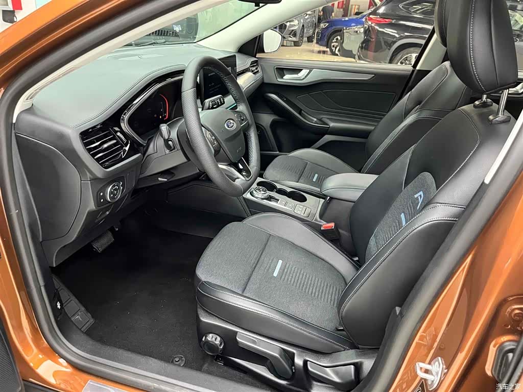 Ford Focus, 2021 11