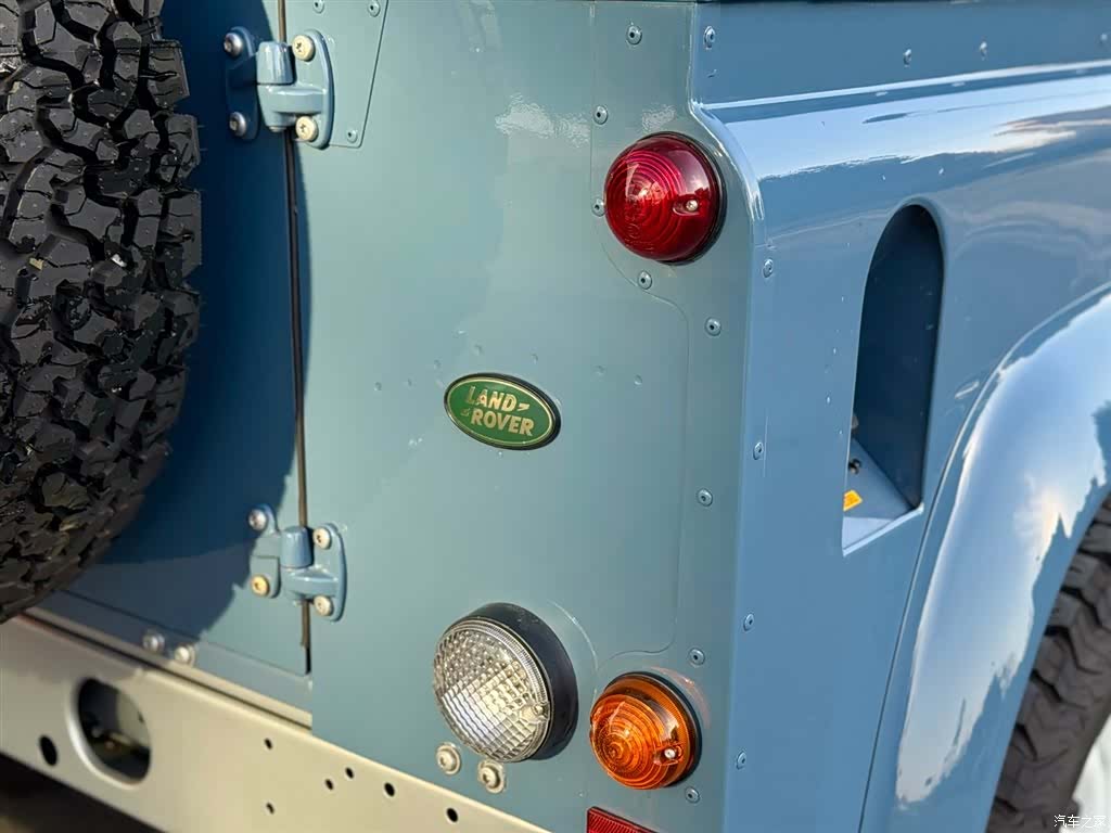 Land Rover Defender, 2011 18